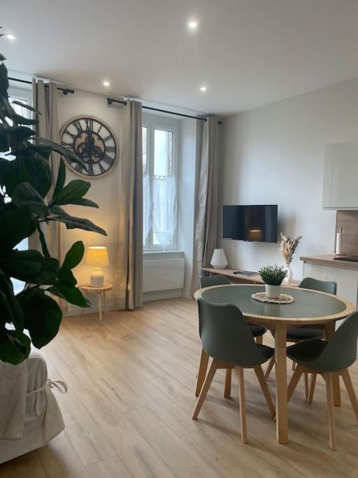 Joli Appartement Avec Parking - Proche Centre Ville Chartres Esterno foto